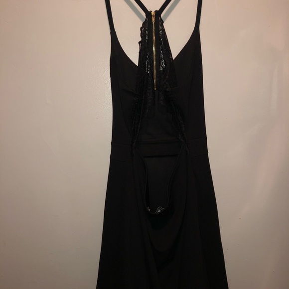 Black dress with lace back and cutout - Picture 1 of 2
